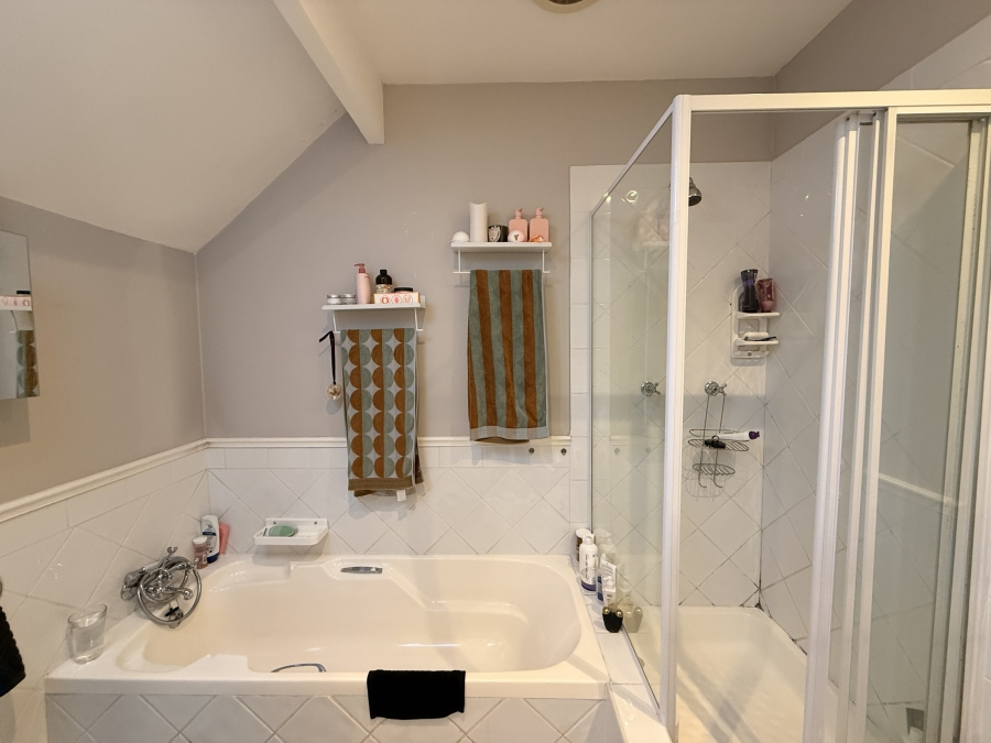 To Let 3 Bedroom Property for Rent in Wynberg Upper Western Cape